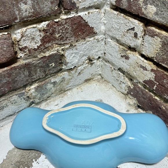 Vintage Abingdon USA Pastel Blue Curved Bowl. - Picture 6 of 6